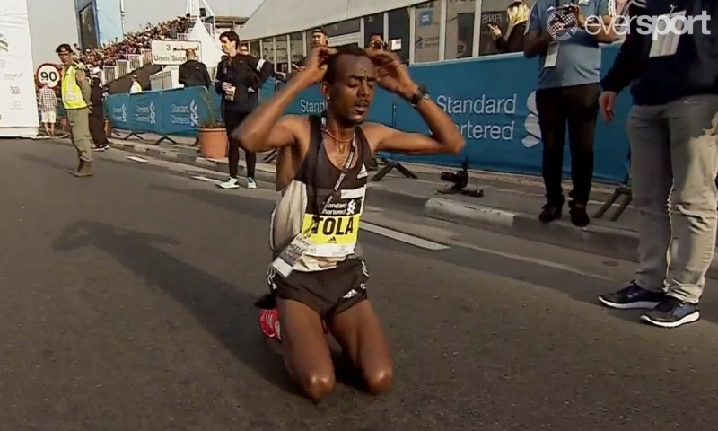 Il vincitore della Dubai Marathon, Tamirat Tola