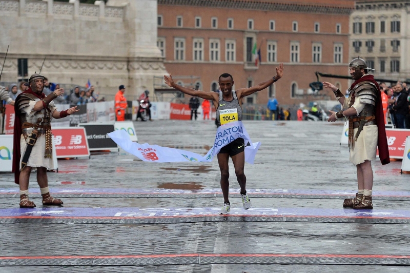 Shura Kitata Tola vince la Maratona di Roma 2017