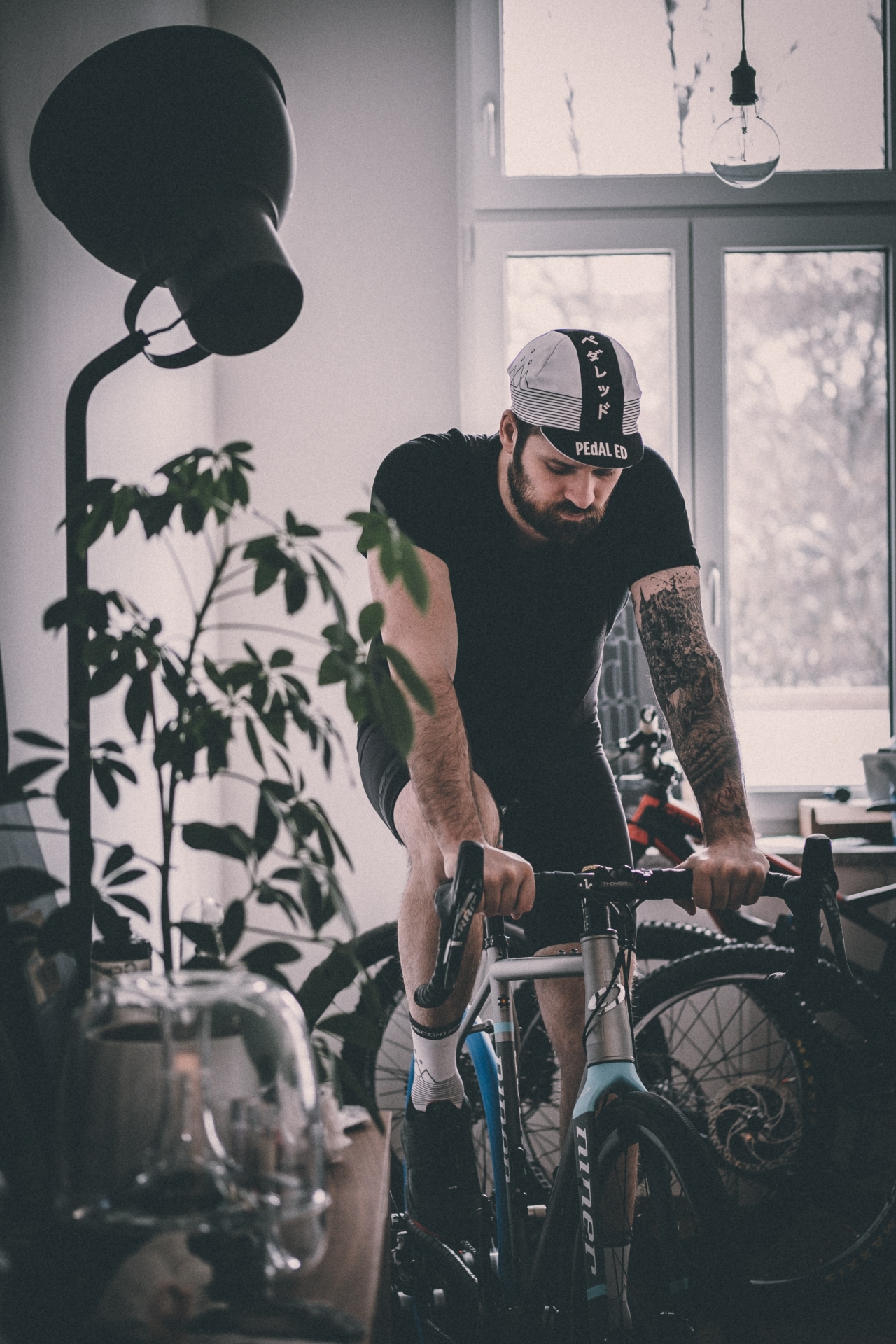 Allenamento a casa: 4 idee per rulli, cyclette e spin bike - Corritalia