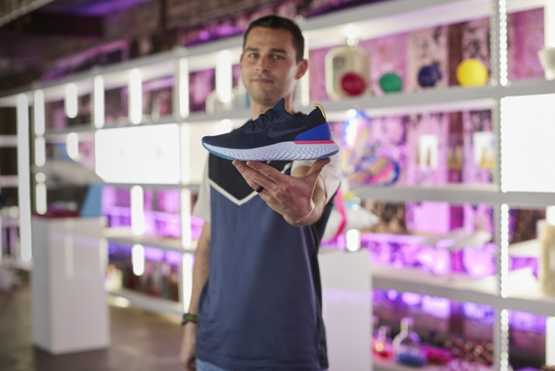 Bret Schoolmeester, Senior Director Nike Running Footwear con la nuova Nike Epic React Flyknit