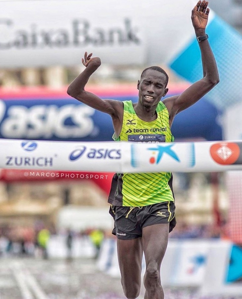 Atleta paralimpico vince la Maratona di Barcellona