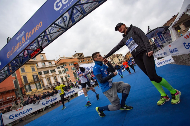 Sport e proposte di matrimonio alla Giulietta&Romeo Half Marathon. Incerti: "Oggi non valevo di più"