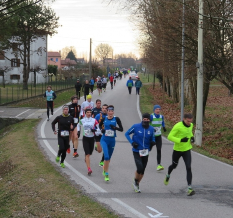 Il cuore si ferma dopo il traguardo: podista salvato dal medico runner